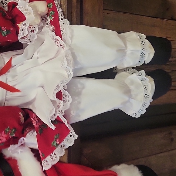 Vintage Mr and Mrs Claus Shelf Sitters - Picture 6 of 16